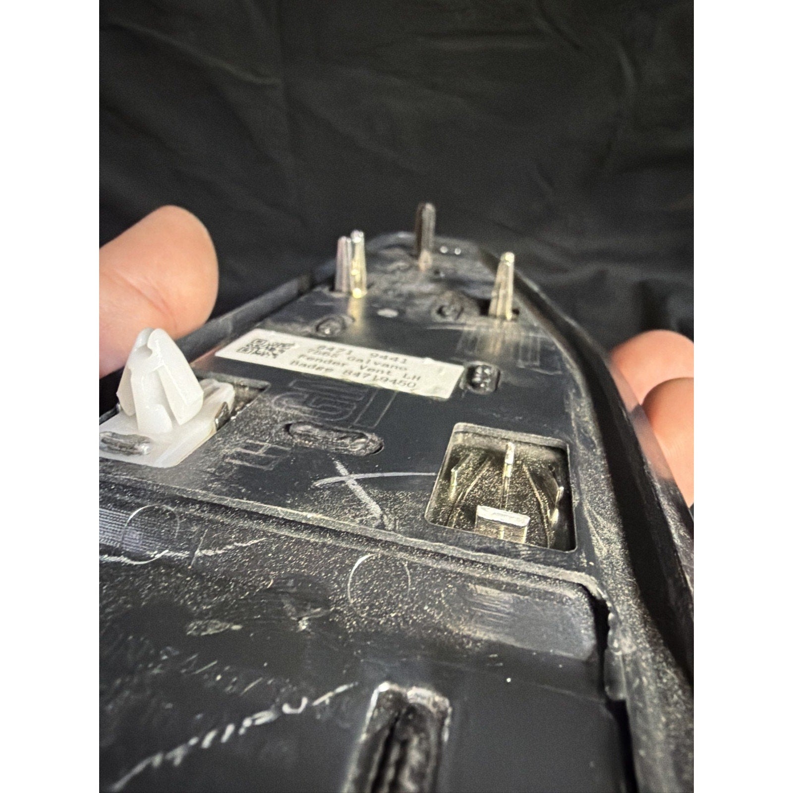 GMC Yukon XL Fender Vent Emblem Set Gloss Black 2021-2026(C5)