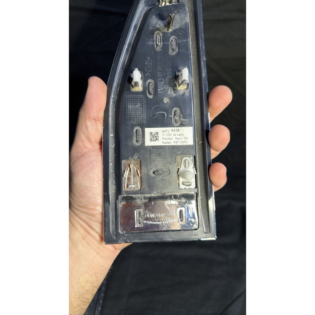 GMC Yukon XL Fender Vent Emblem Set Gloss Black 2021-2026(C5)