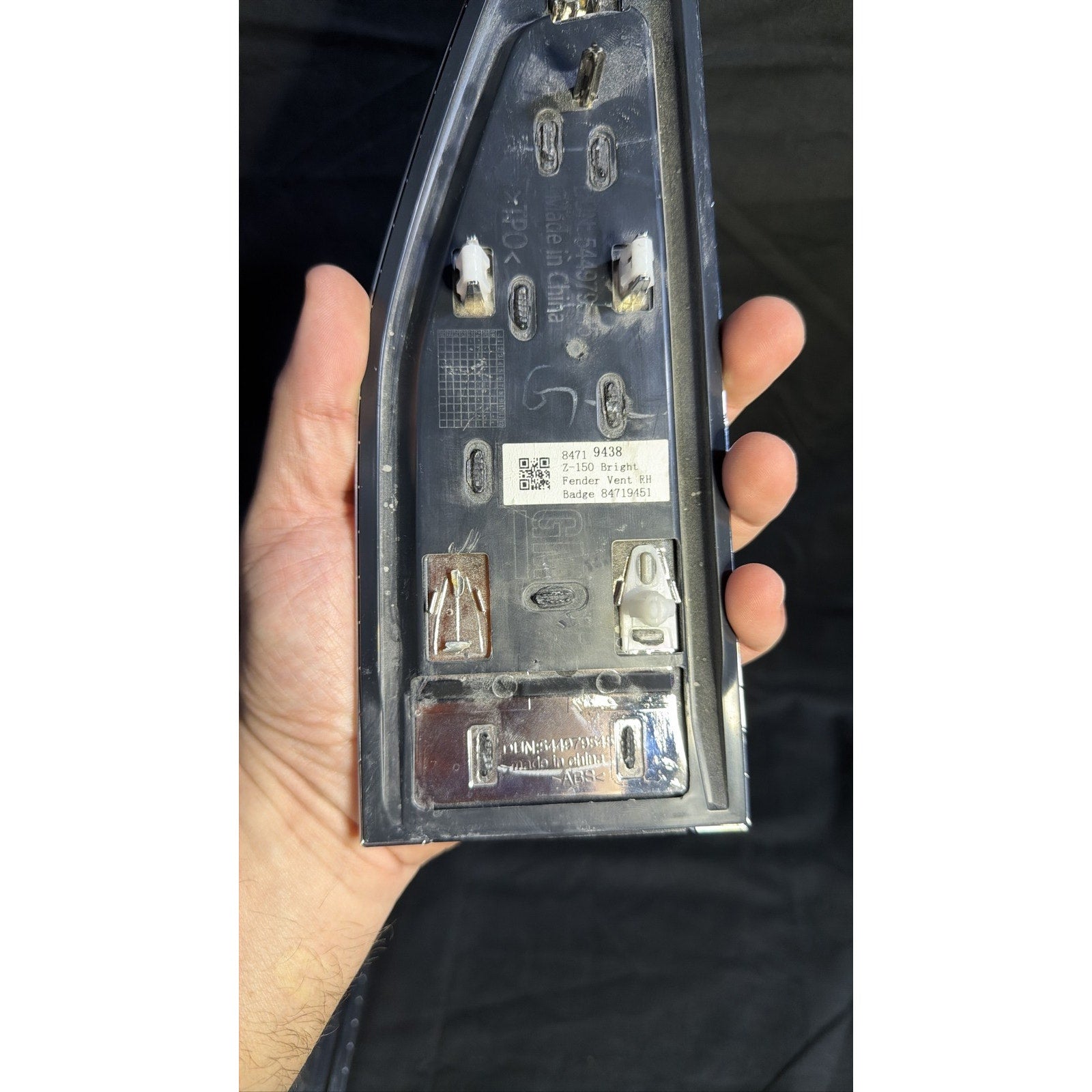 GMC Yukon XL Fender Vent Emblem Set Gloss Black 2021-2026(C5)