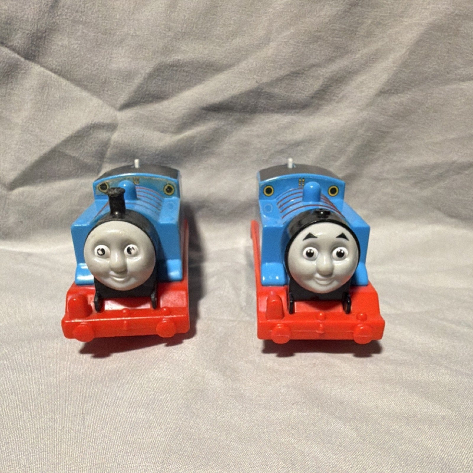 2x Thomas the Tank Engine Locomotive Train Plastic Lot of 2 - Tested/Not Working