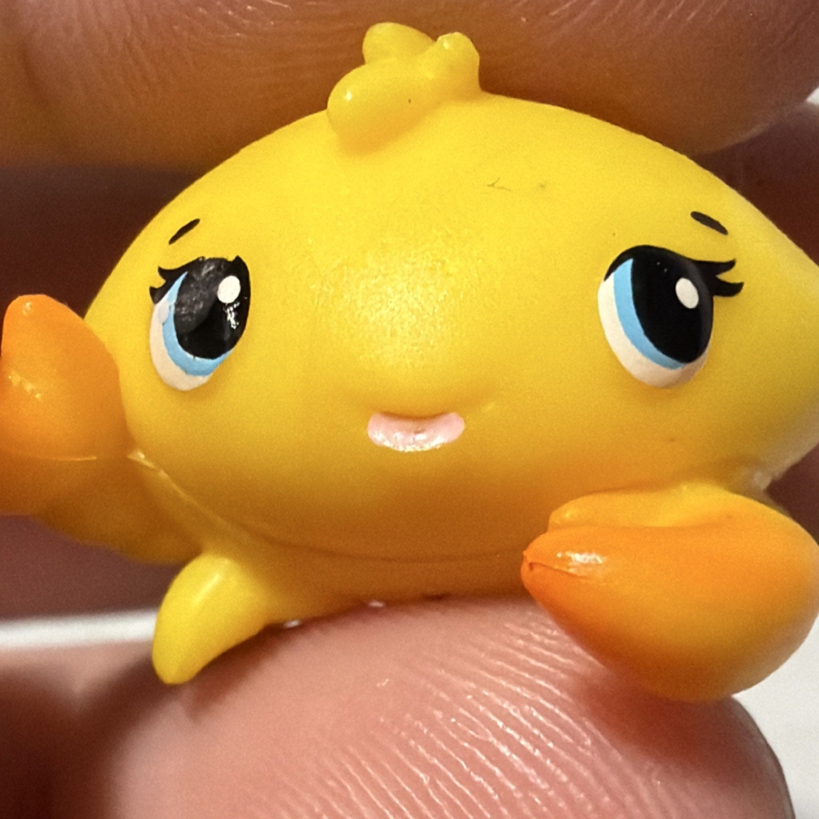 Hasbro Littlest Pet Shop Crab Figure 70724AWK Yellow Blue Eyes Orange Claws