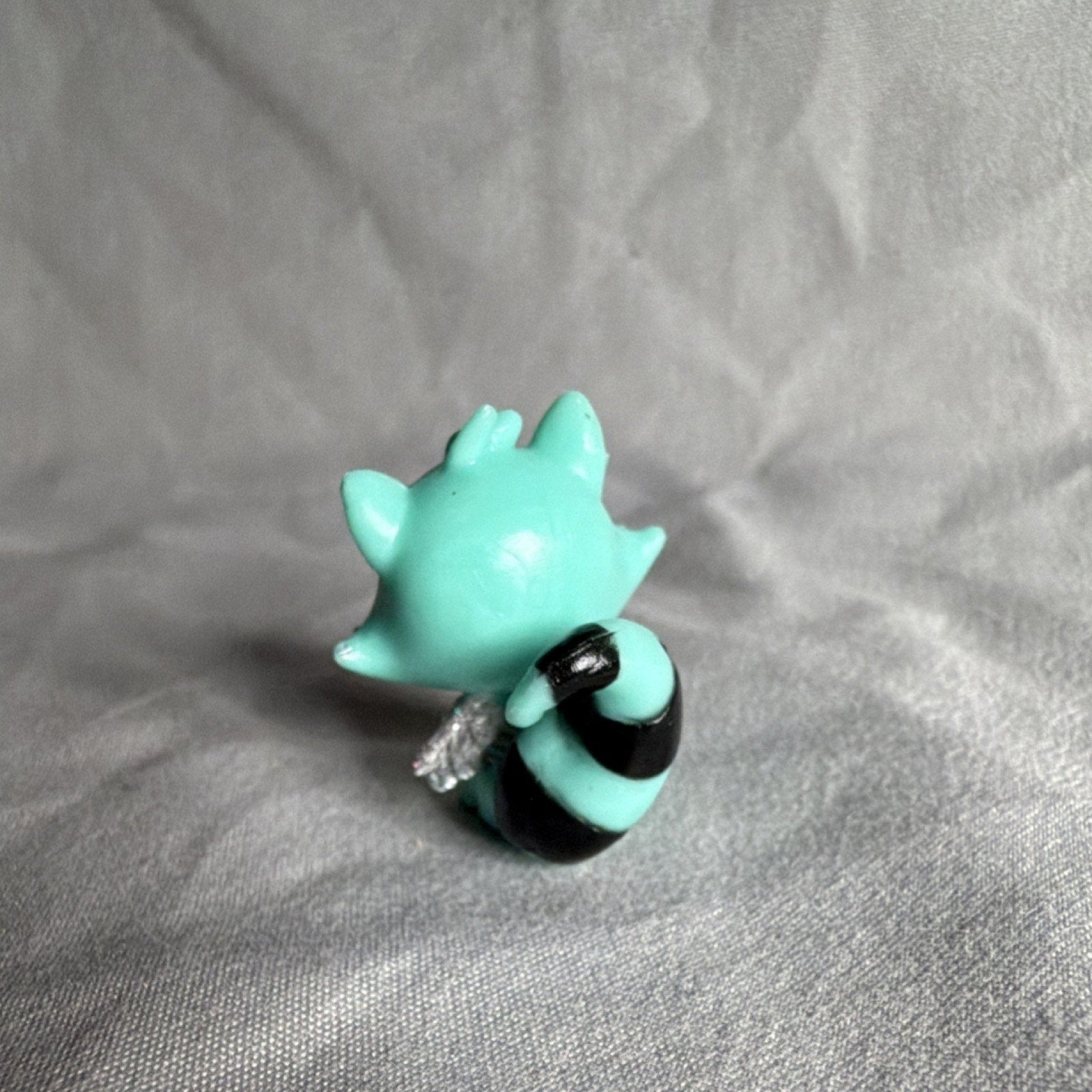 Hasbro Littlest Pet Shop Fox Figure 70724AWK Blue Green Winking Eye Animal