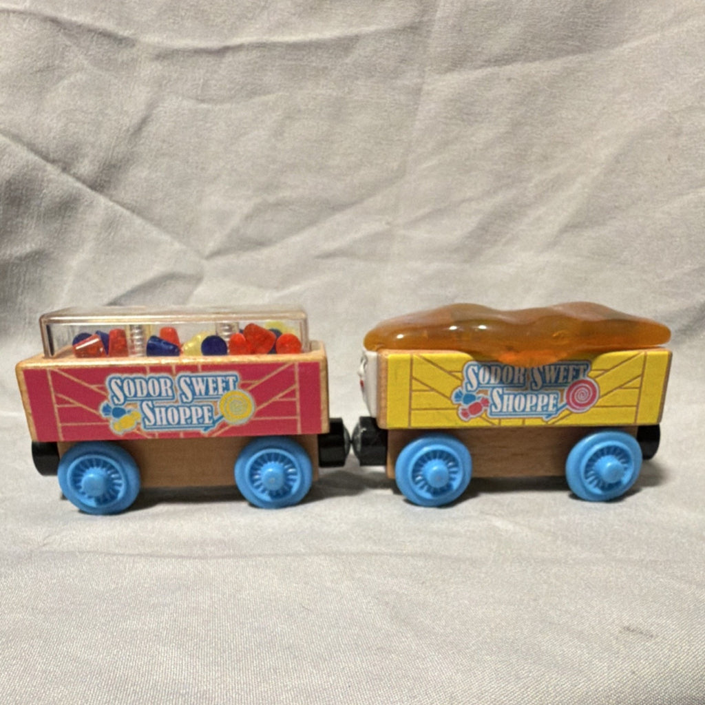 BRIO Thomas & Friends Sodor Sweet Shoppe Gumdrop Car & Caramel Car Wooden Train