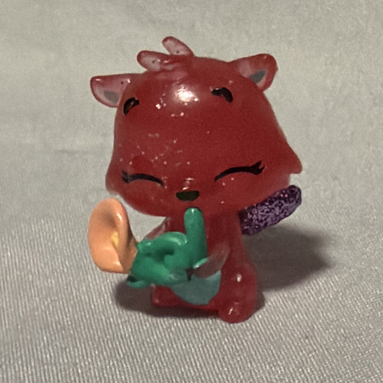 Littlest Pet Shop Fox Figure 80806UFT Glitter Red Animal with Purple Wings