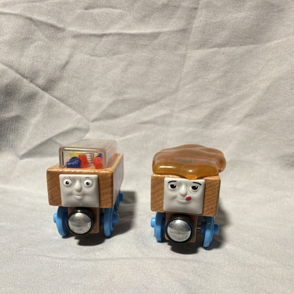BRIO Thomas & Friends Sodor Sweet Shoppe Gumdrop Car & Caramel Car Wooden Train
