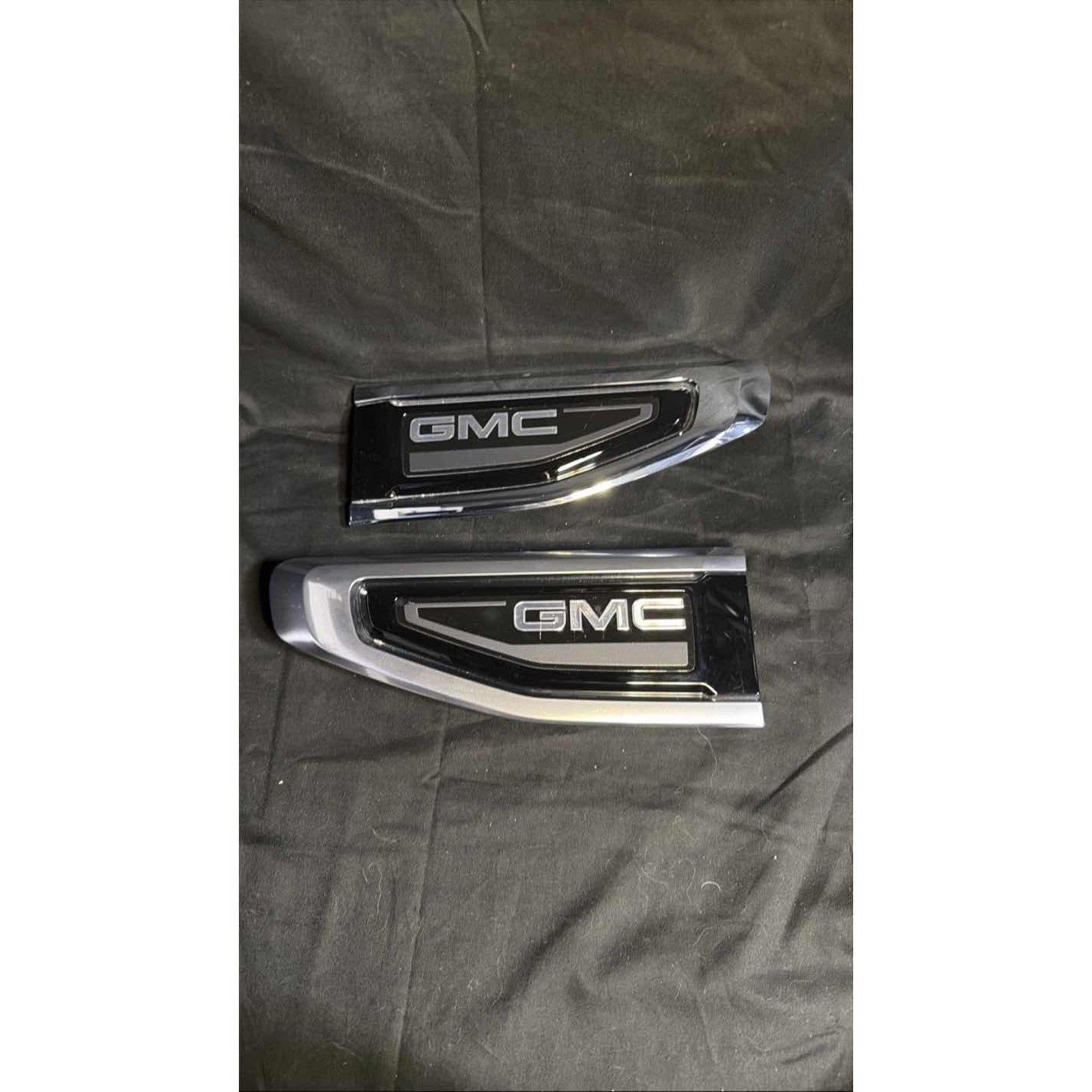 GMC Yukon XL Fender Vent Emblem Set Gloss Black 2021-2026(C5)