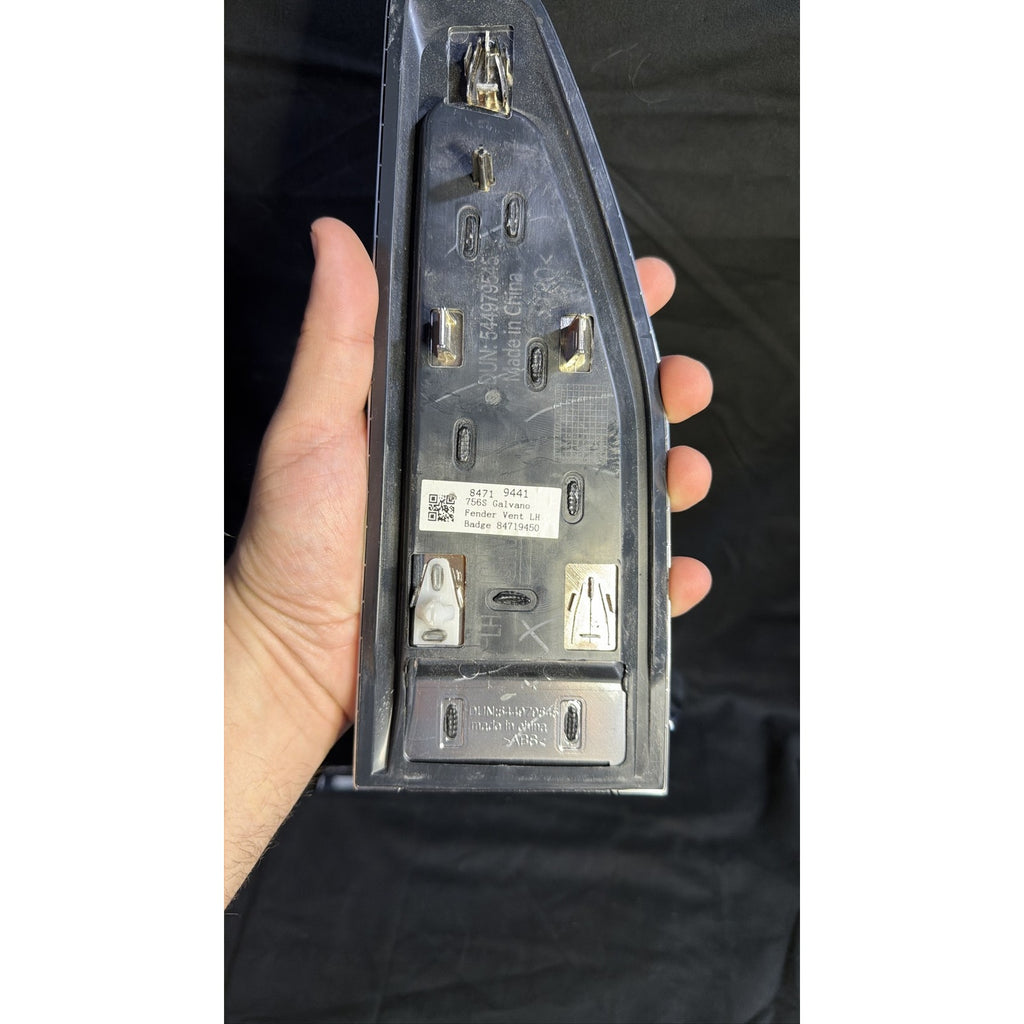 GMC Yukon XL Fender Vent Emblem Set Gloss Black 2021-2026(C5)