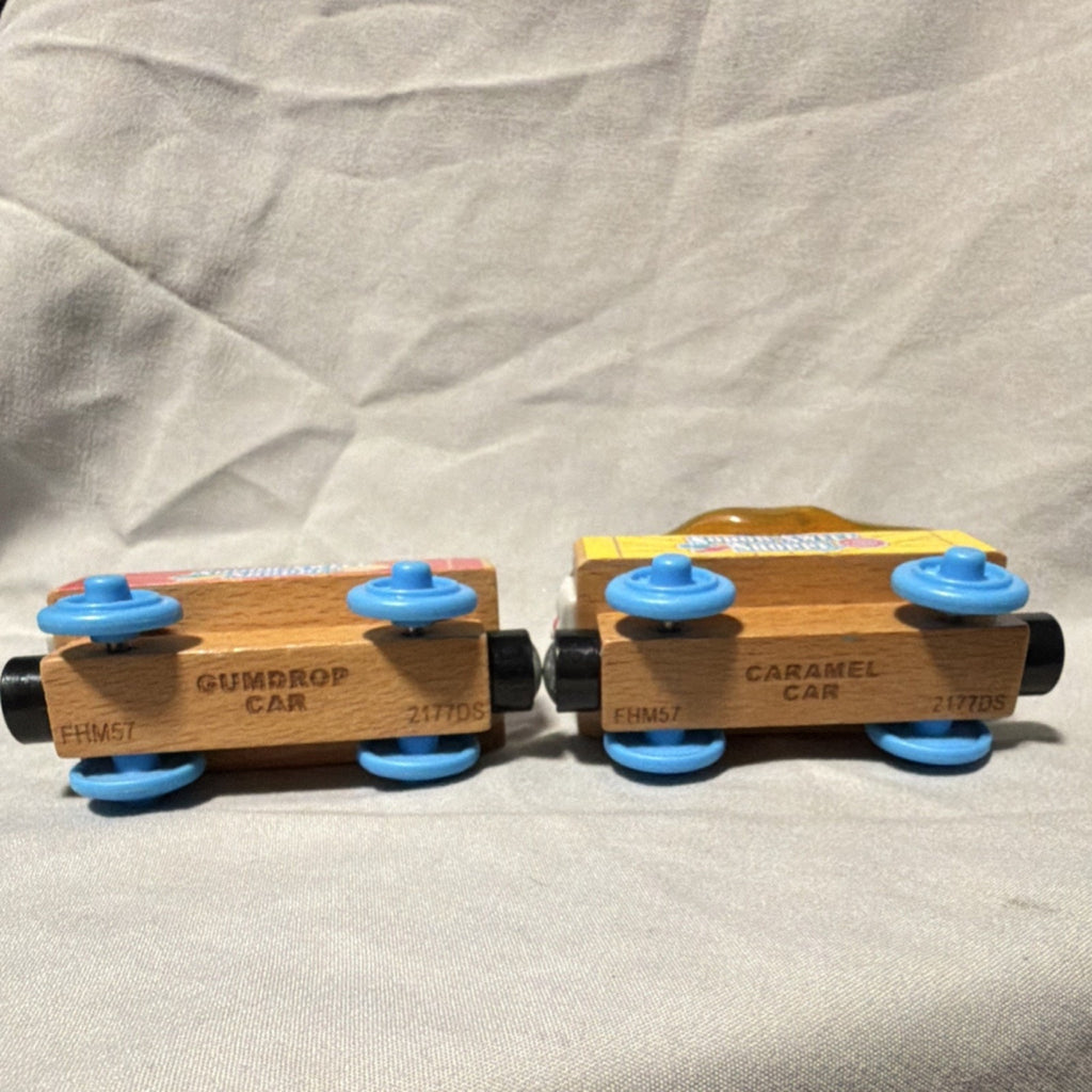 BRIO Thomas & Friends Sodor Sweet Shoppe Gumdrop Car & Caramel Car Wooden Train