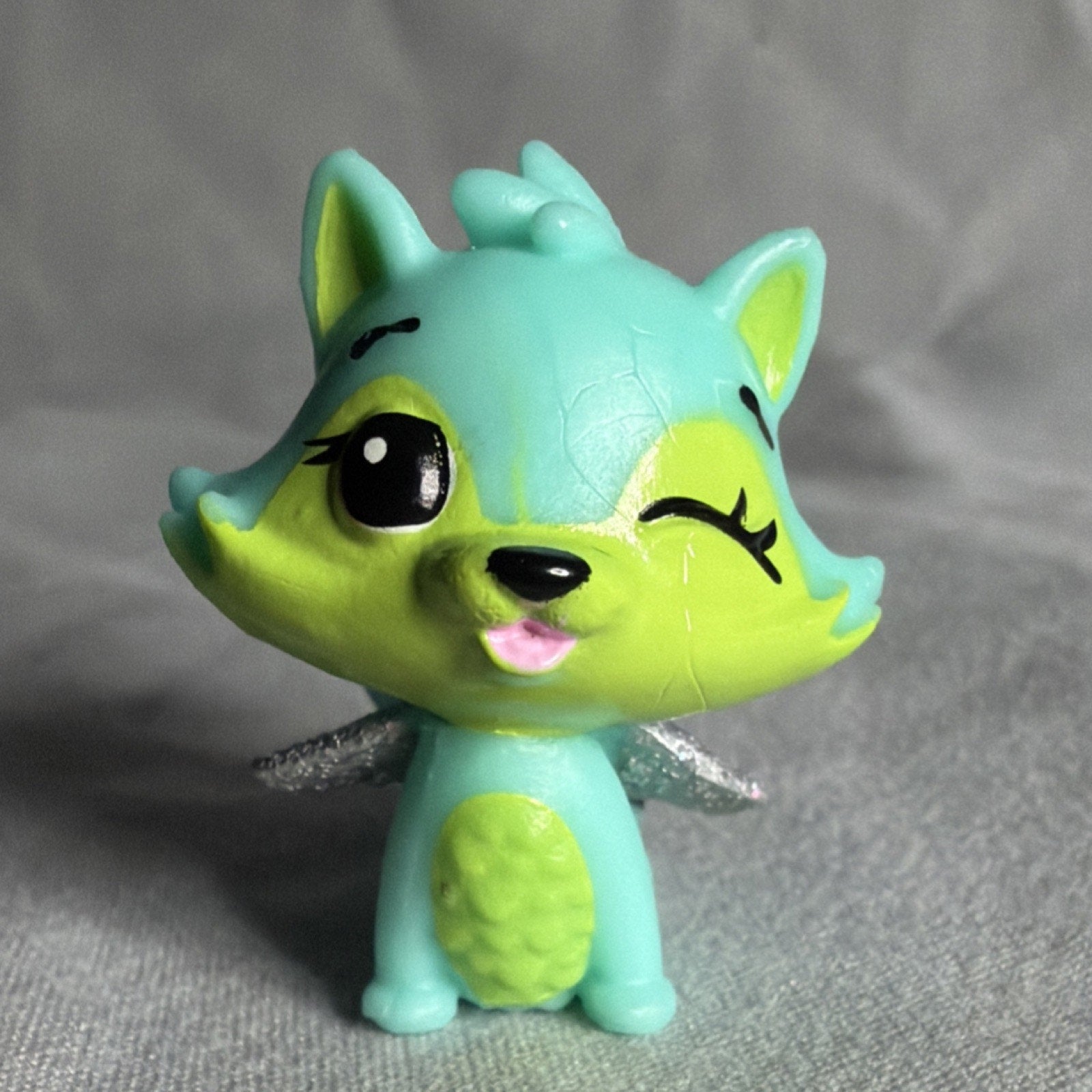 Hasbro Littlest Pet Shop Fox Figure 70724AWK Blue Green Winking Eye Animal