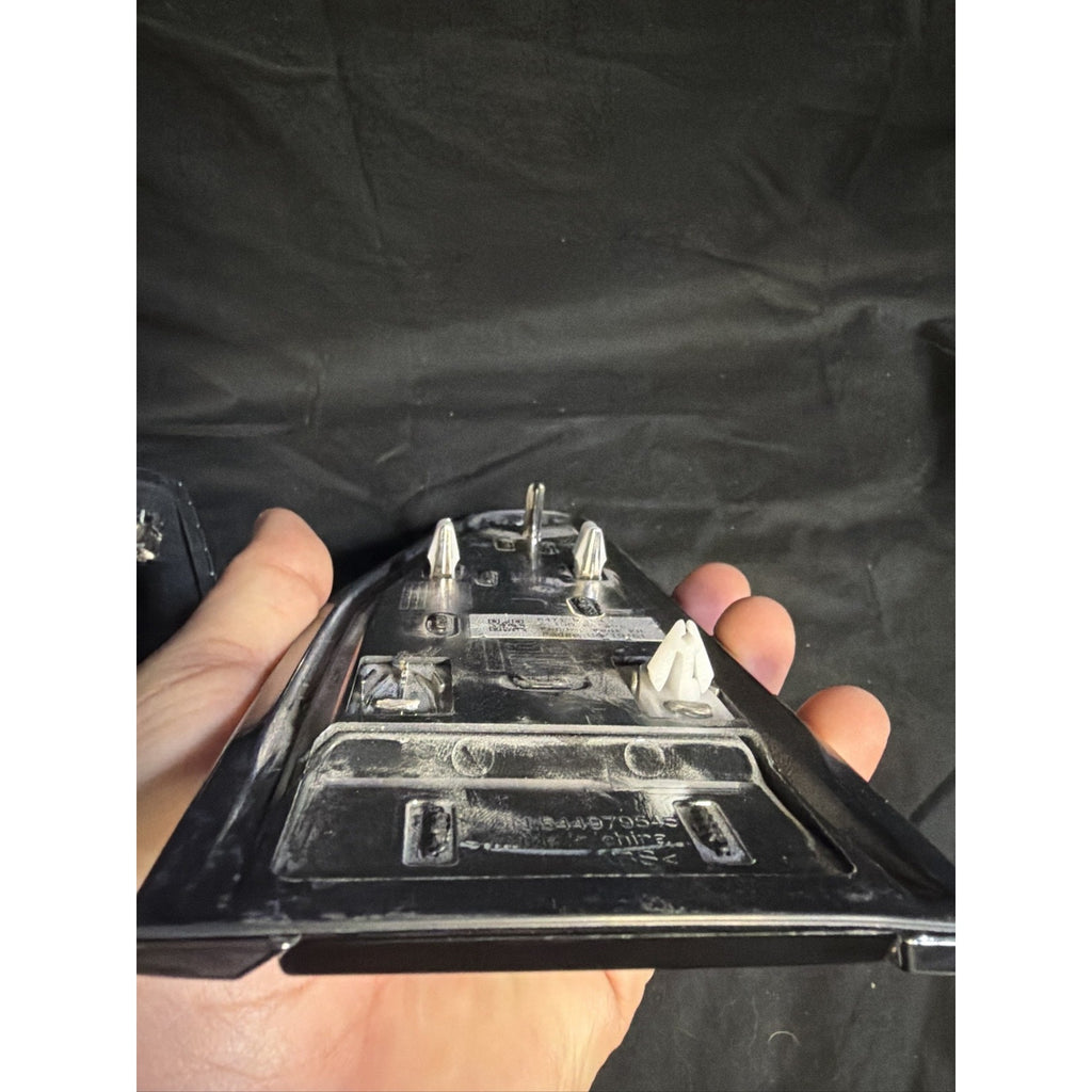 GMC Yukon XL Fender Vent Emblem Set Gloss Black 2021-2026(C5)