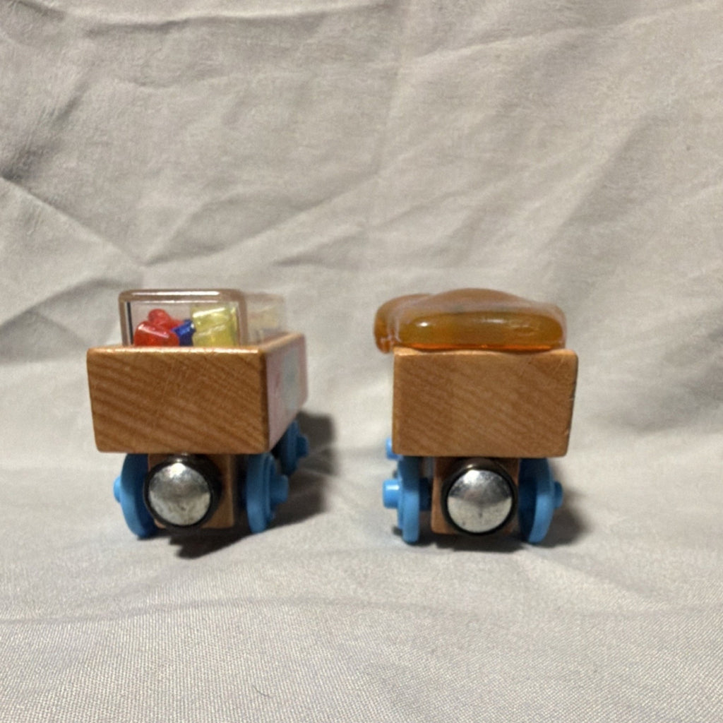 BRIO Thomas & Friends Sodor Sweet Shoppe Gumdrop Car & Caramel Car Wooden Train